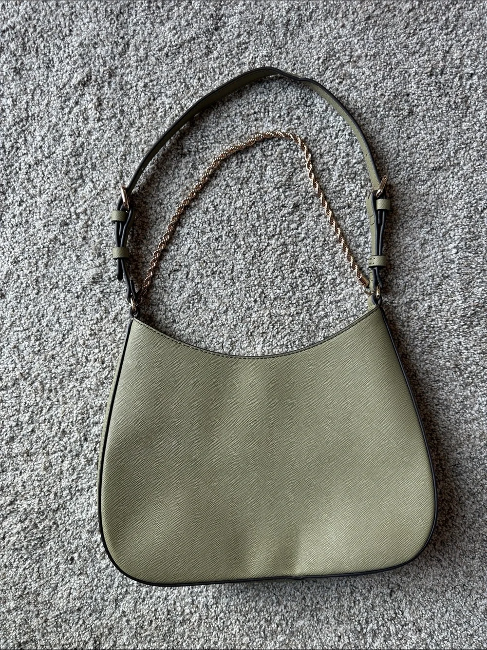 Guess compact shoulder